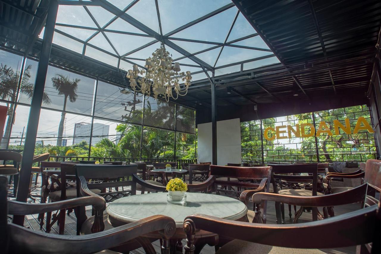 Hotel Royal Regantris Cendana Surabaya Exterior foto