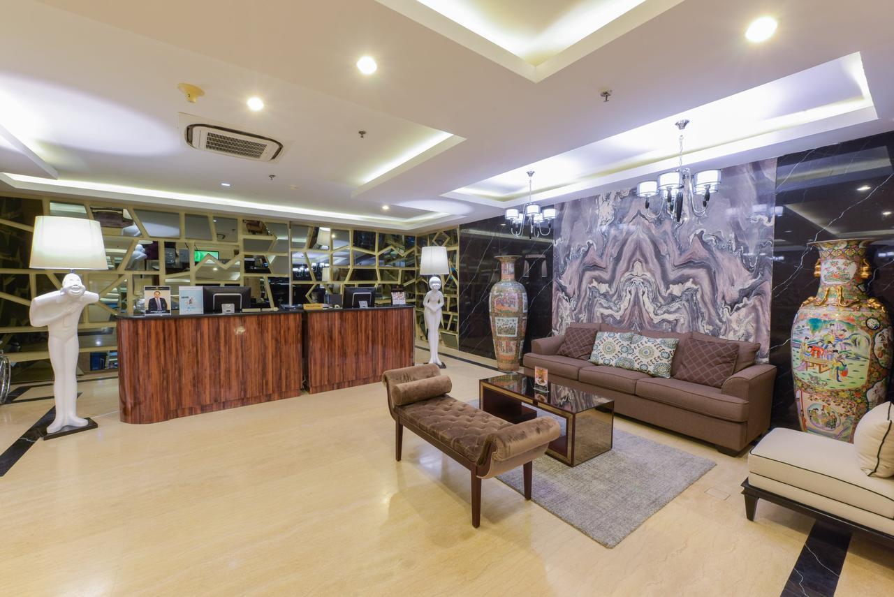 Hotel Royal Regantris Cendana Surabaya Exterior foto