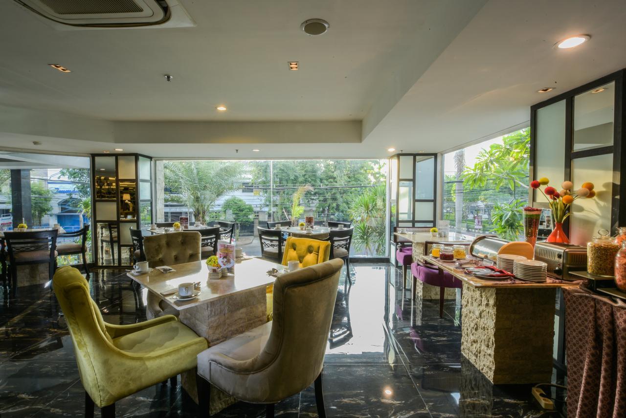 Hotel Royal Regantris Cendana Surabaya Exterior foto